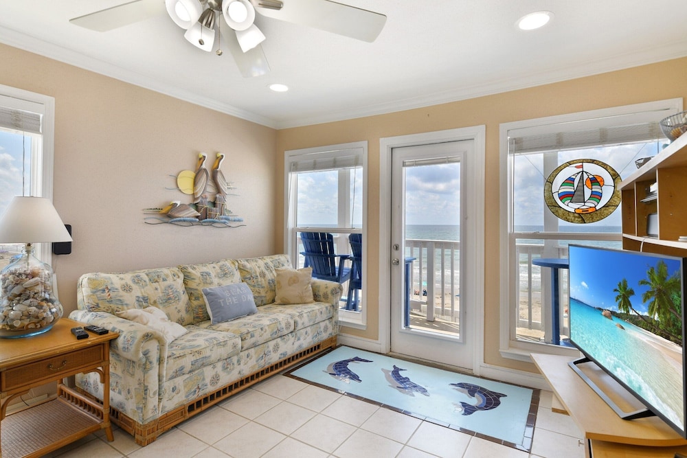 Seascape 1311 2 Bedroom Condo by RedAwning
