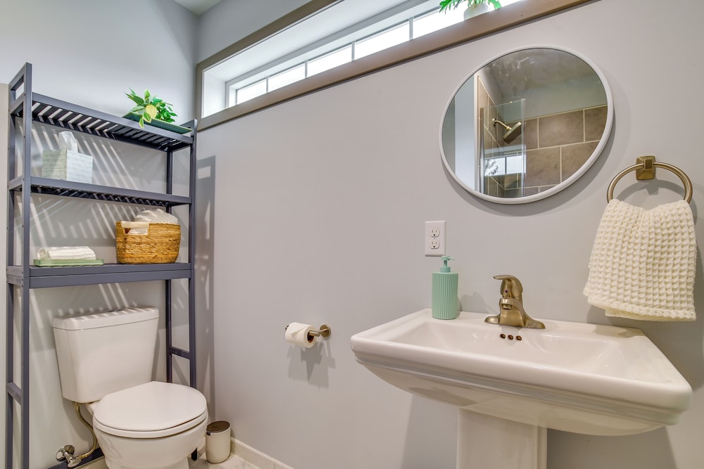 Seneca Lake Wine Trail Studio w/ Balcony & Views!