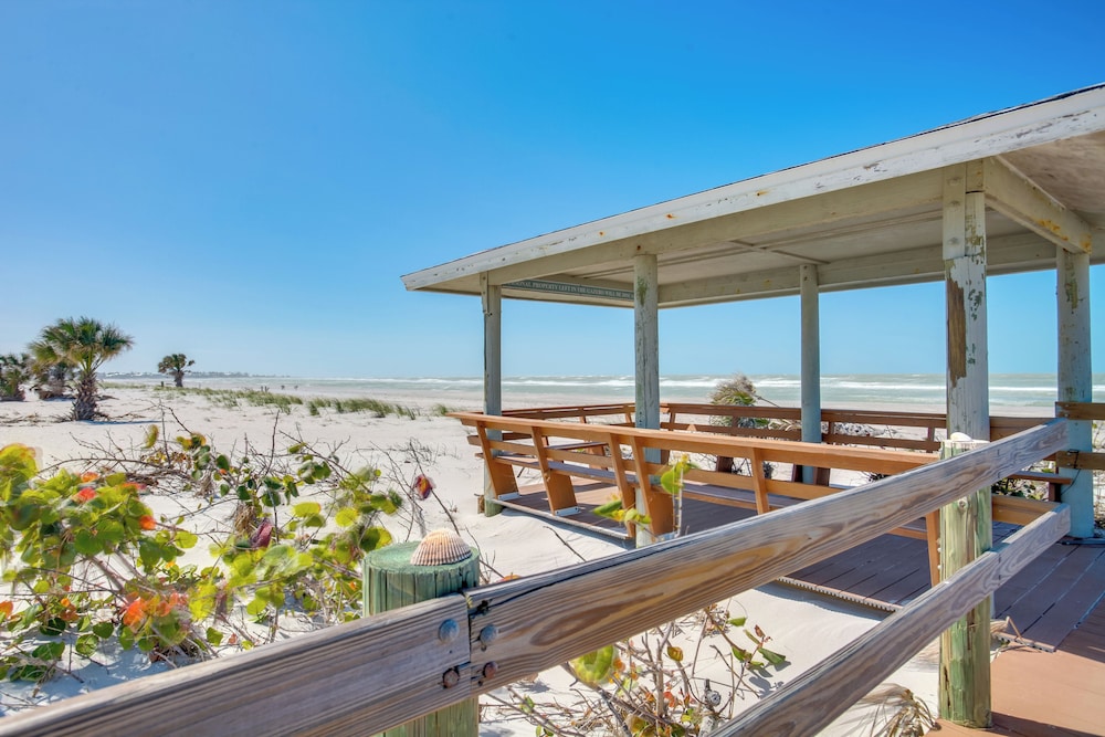 Little Gasparilla Island Escape w/ 2 Decks!
