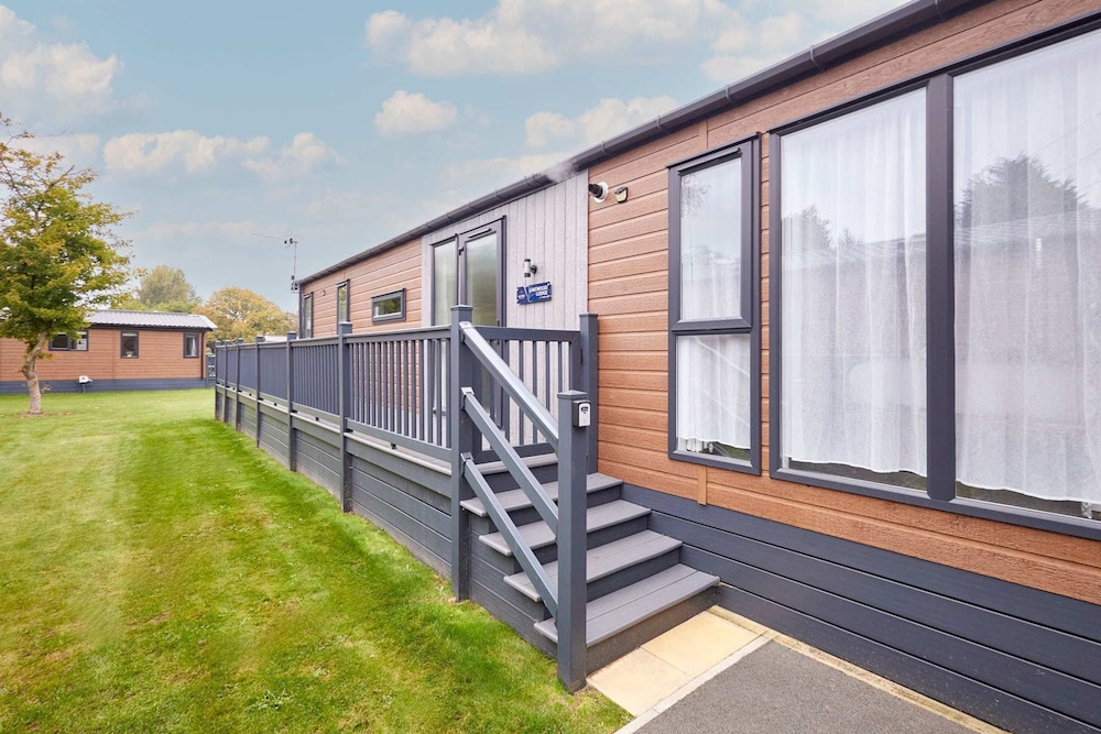 Host Stay Field View Lodge