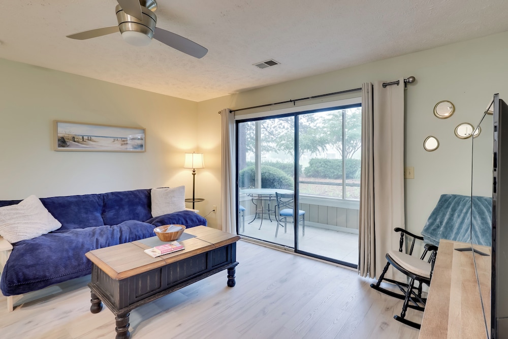 5 Mi to Cherry Grove Beach: Dog-friendly Condo!