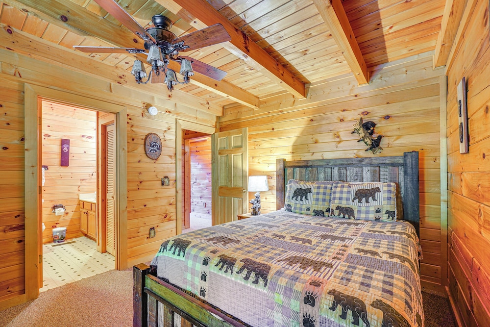 Cozy Cabin w/ Hot Tub < Half-mi to Douglas Lake! view 2