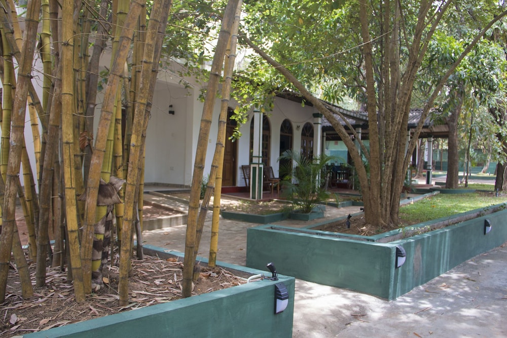 Thuruliya Lodge Habarana