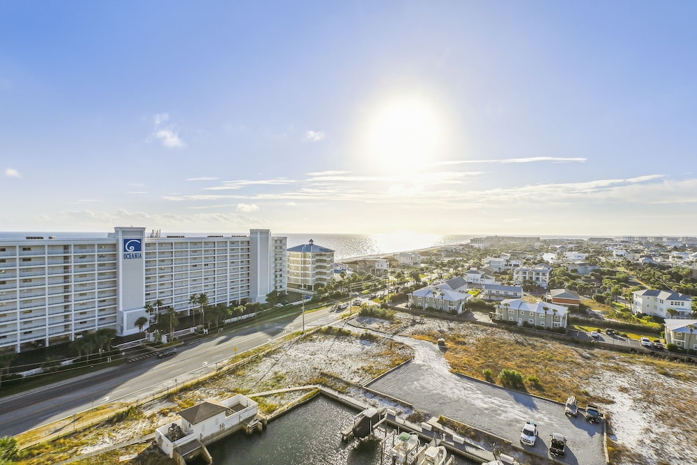 Harbor Landing 902b 3 Bedroom Condo by RedAwning