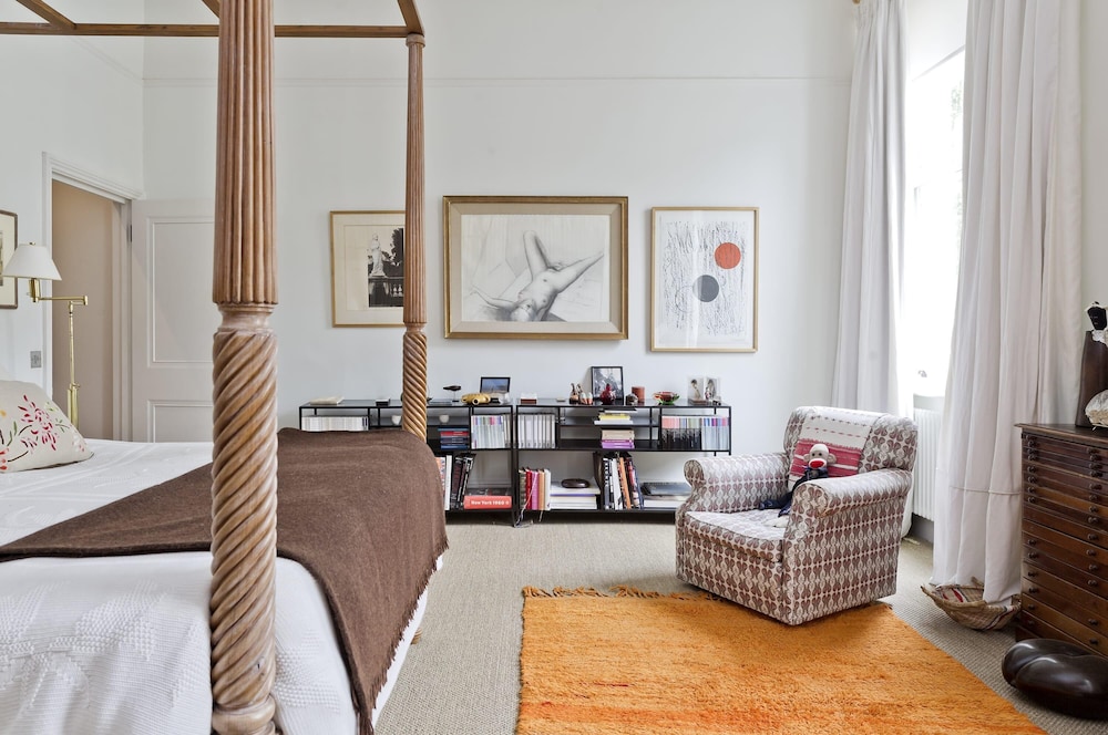 Gorgeous Stylish Interior Designed 5 Bed Home in Holland Park - Superb Location