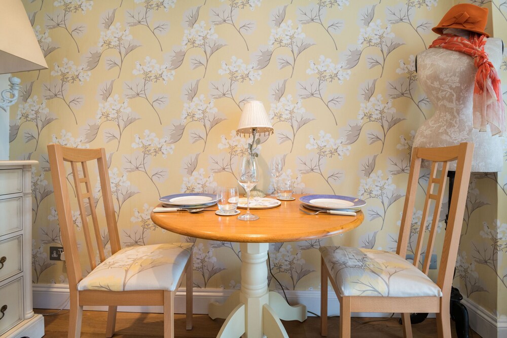 Charming Chelsea Home by the River Thames