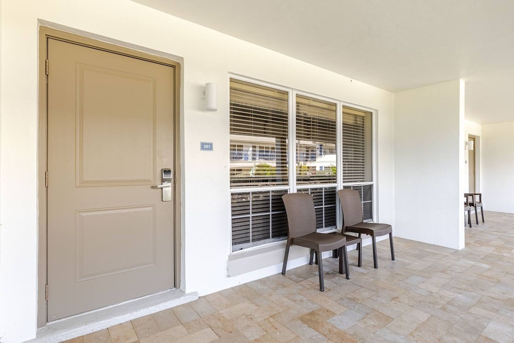 Dover House Resort