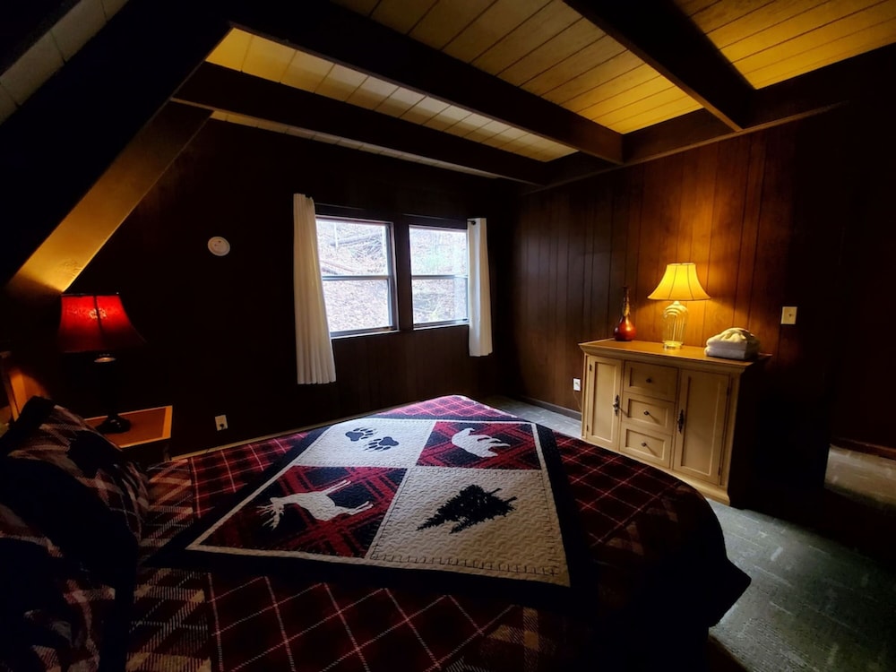 Mountain Getaway - Hidden Creek Chalet