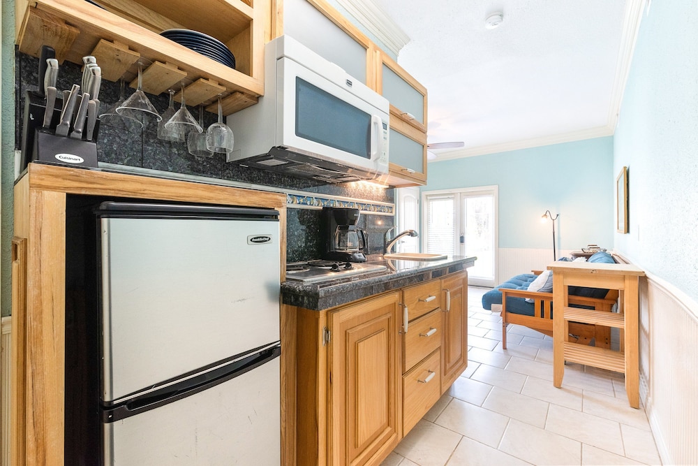 Beach Front Baby Ocean Views, Golf Cart & Pet Friendly!
