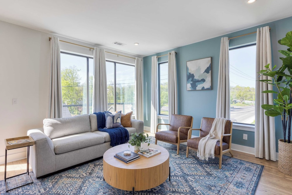 13 Modern Condos Near Downtown Nashville 26 Total Bedrooms, Sleeps 90 The Heights by Avantstay