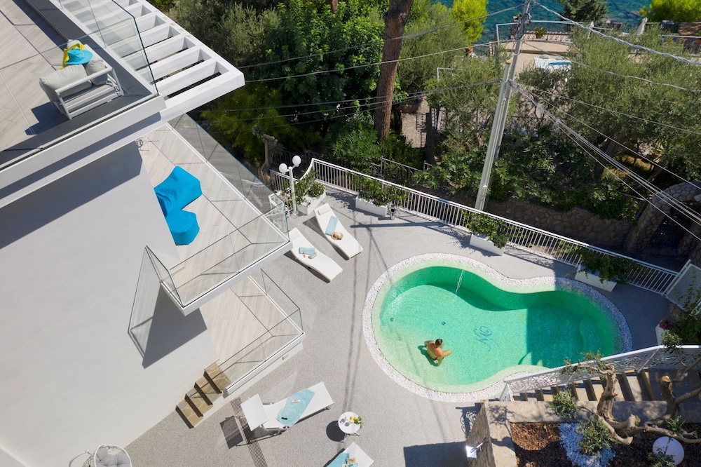 Villa By The Beach With Sea-View And Luxury Amenities