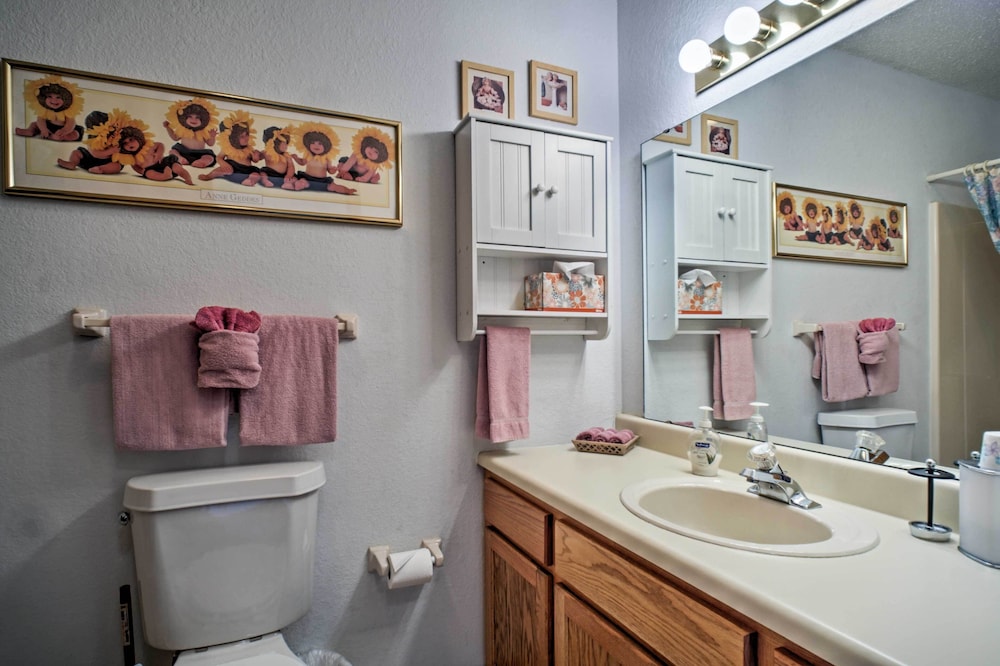 Cozy Branson Townhome 1 Mi to Silver Dollar City! - Property Image 12