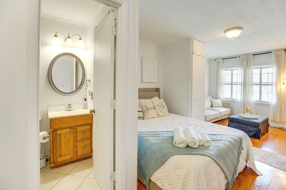 Walk to North Myrtle Beach: Studio w/ Pool Access!
