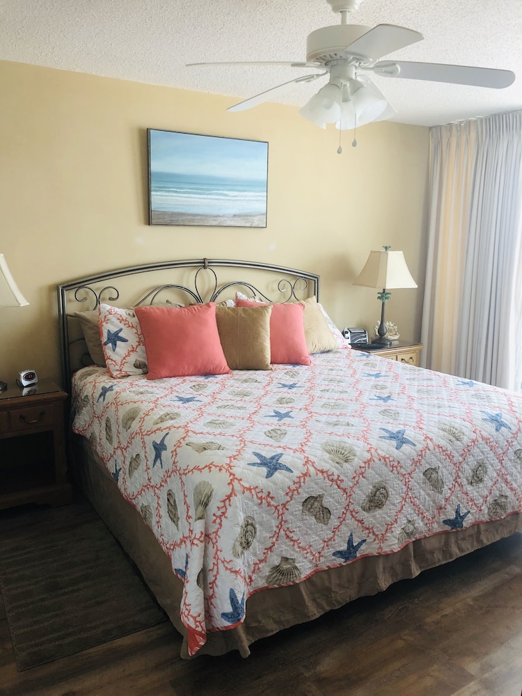Sunrise Pointe 11f 3 Bedroom Condo by RedAwning