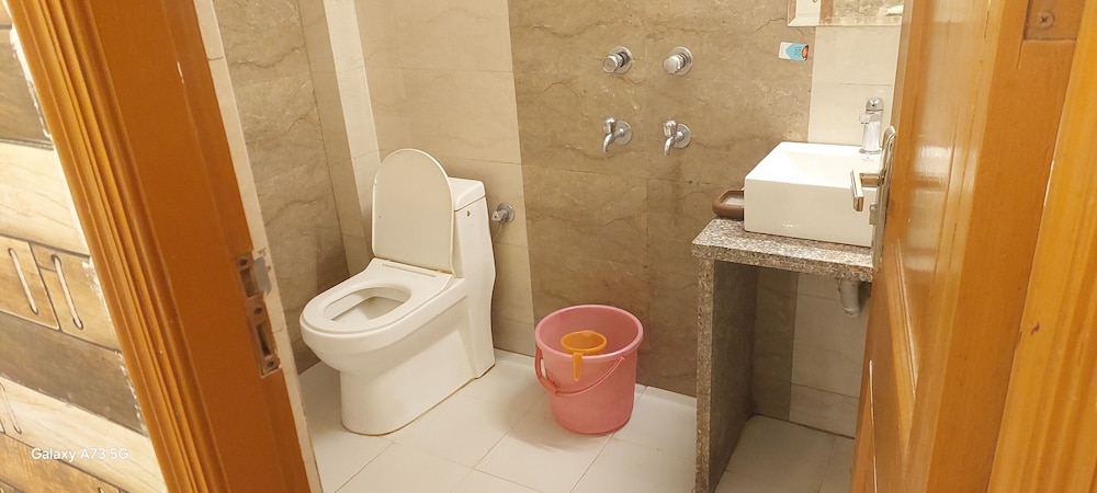 NEW CHANDU INN