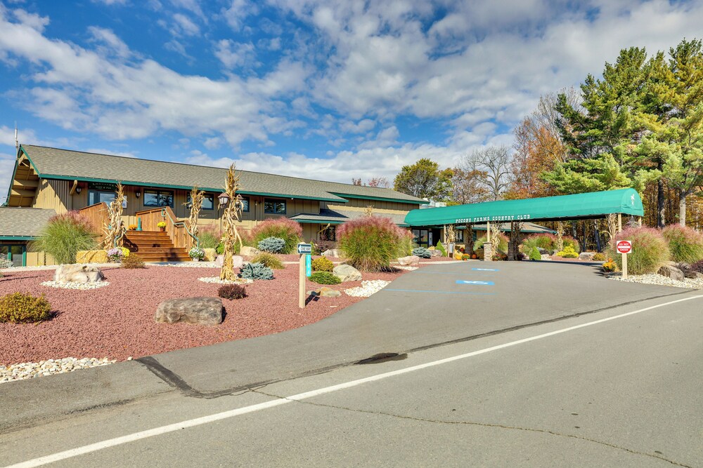 Near Water Parks: Pet-friendly Tobyhanna Getaway! view 5