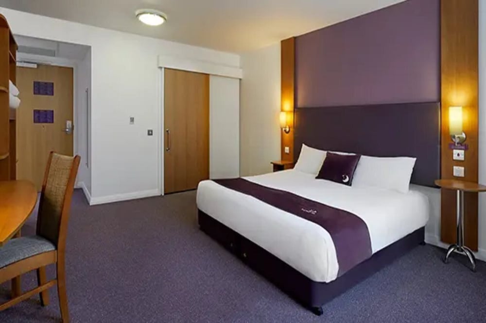 Premier Inn Manchester Airport - M56/J6 Runger Lane North 3
