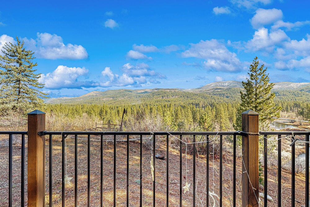 3BR Rustic Riverfront Home w/ Wood Stove