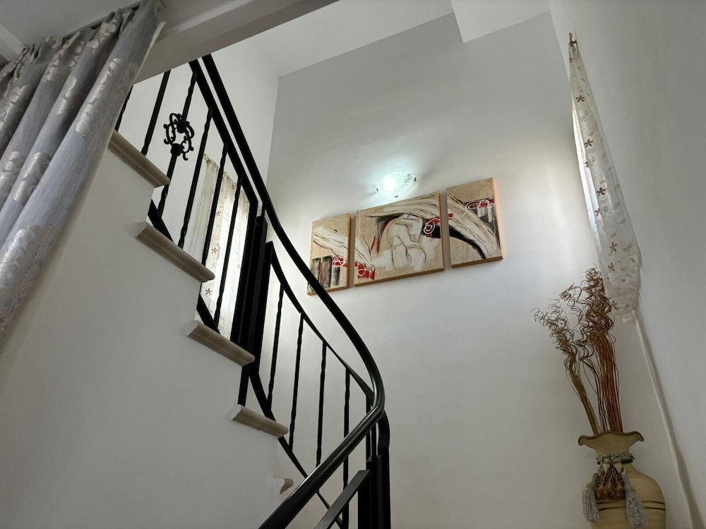 6 Guests - 3BR - Private Pool - Mountain Views