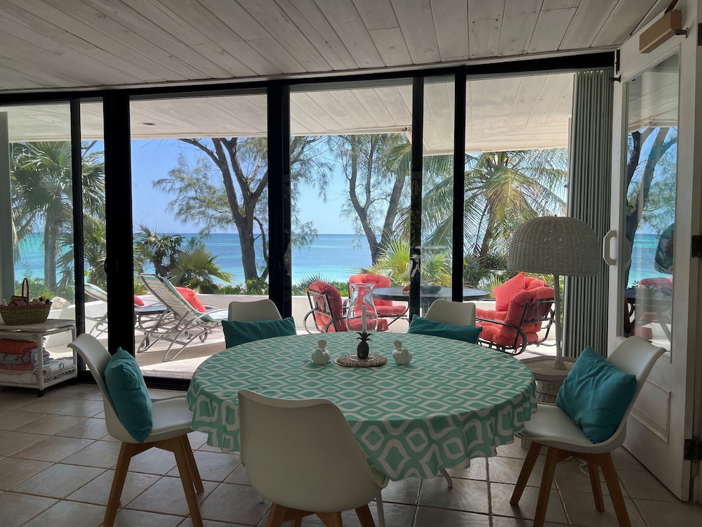 Hohum - Private Beachfront House On Exclusive Windermere 3 Bedroom Home