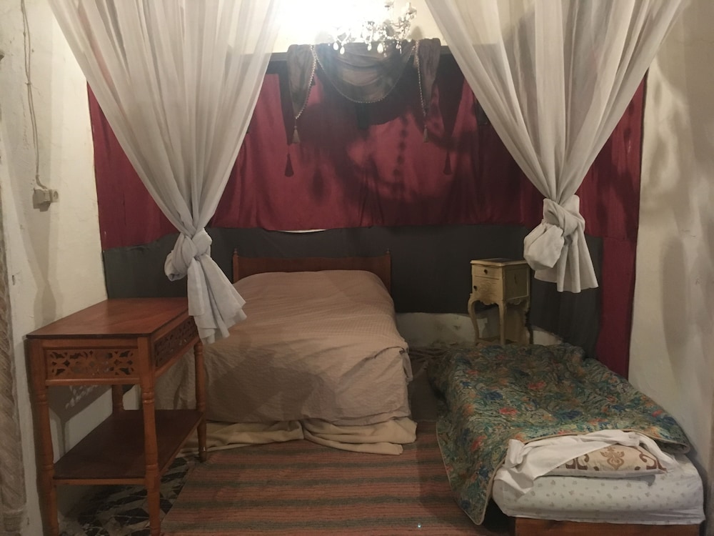 Palais du XVIII ème siècle - Hostel