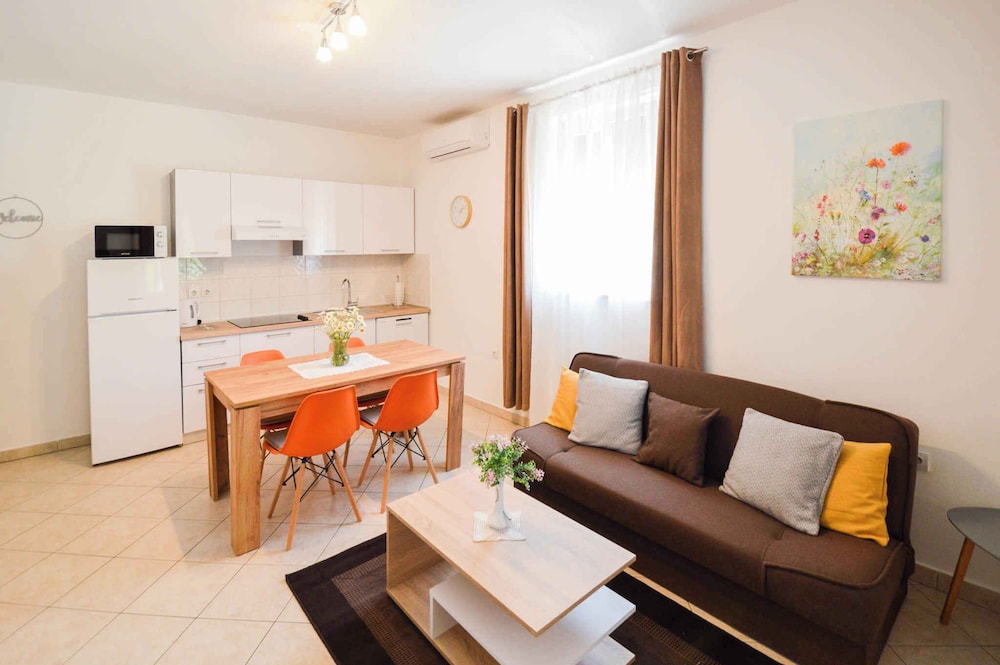 Apartments in Stinjan/istrien 8432