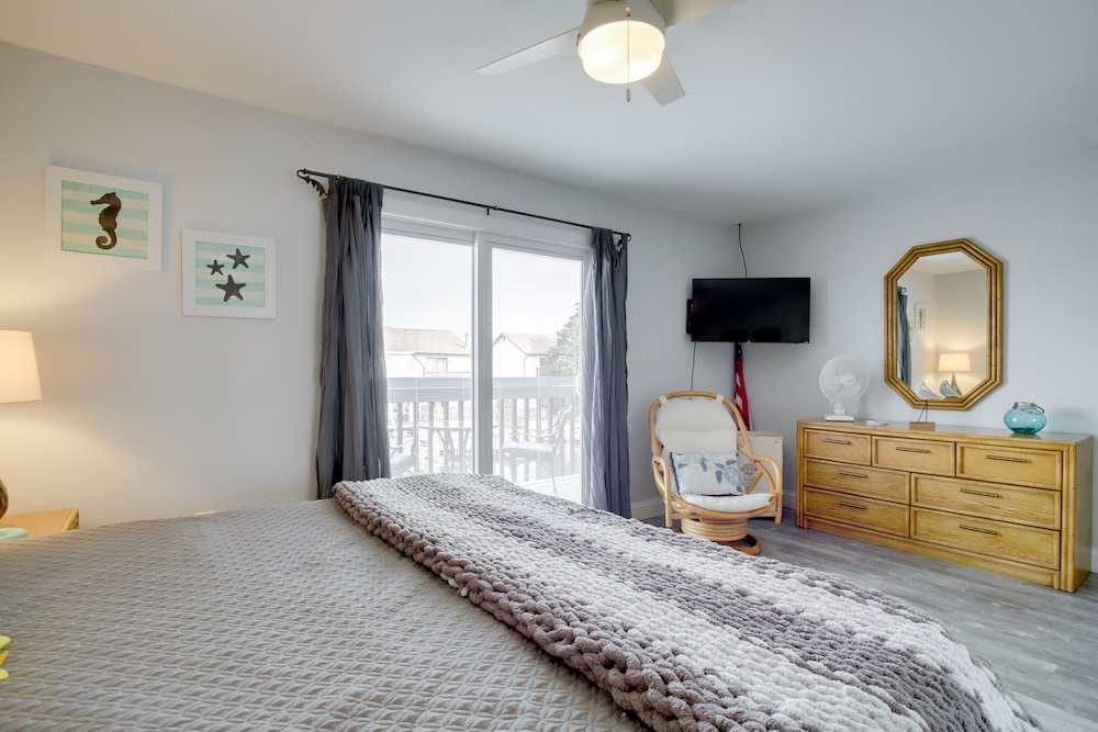 Remodeled Ocean City Getaway w/ Harbor Views!