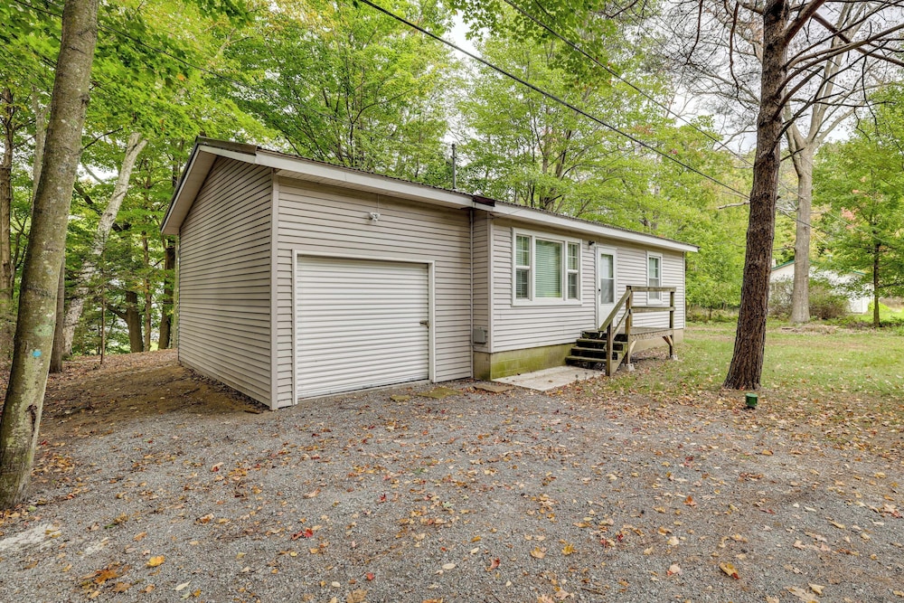 Walk to Lake Hamlin: Cottage Near Boat Launch