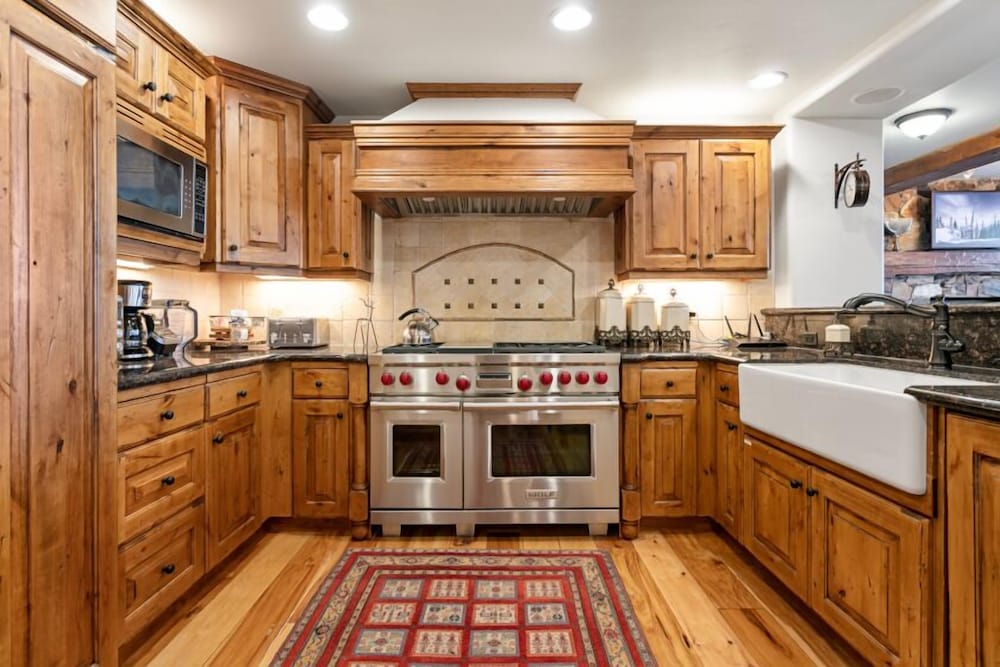Grand Lodge - 3 Bedroom Deluxe #407 - Ski-in/out 3 Condo