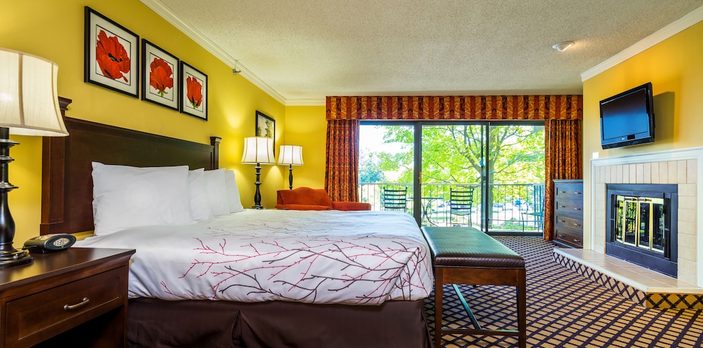 The Lakeview Hotel, Shanty Creek Resort view 3