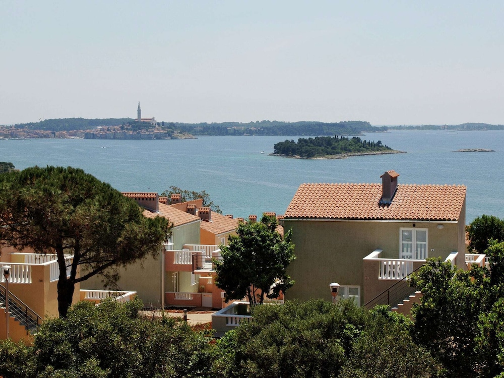Comfortable Holiday Home With a Microwave, Near Rovinj view 4