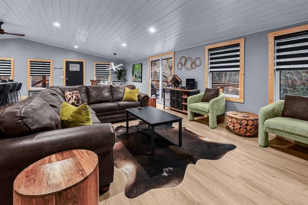 Creekside Retreat 3 Bedroom Cabin