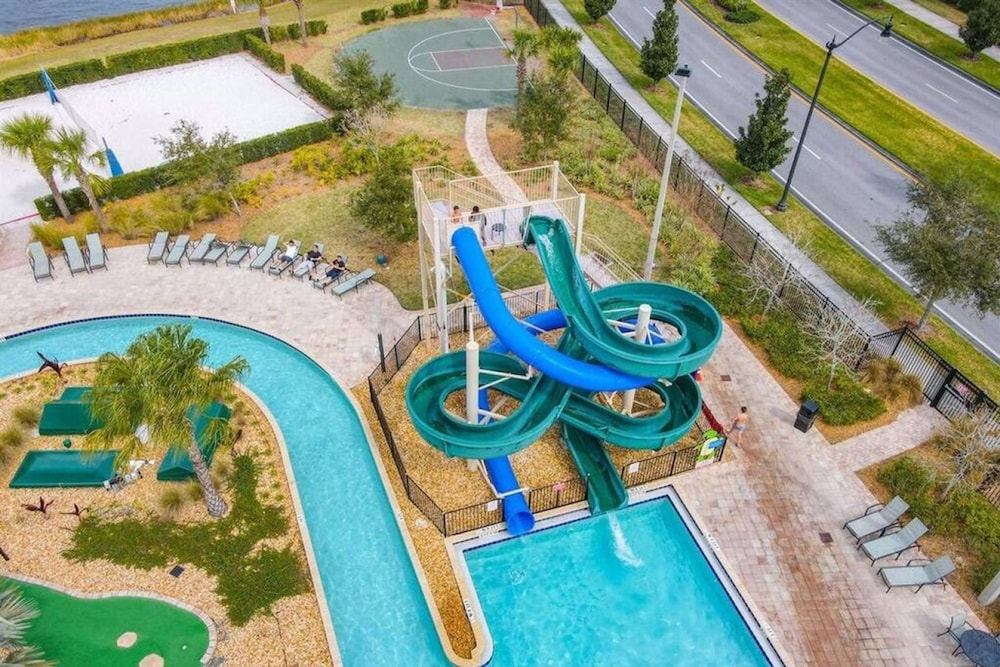 Free Amenities Spacious Home King Beds