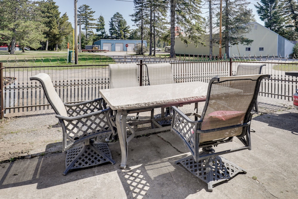 'the Townhall' Northwoods Retreat w/ Large Patio!