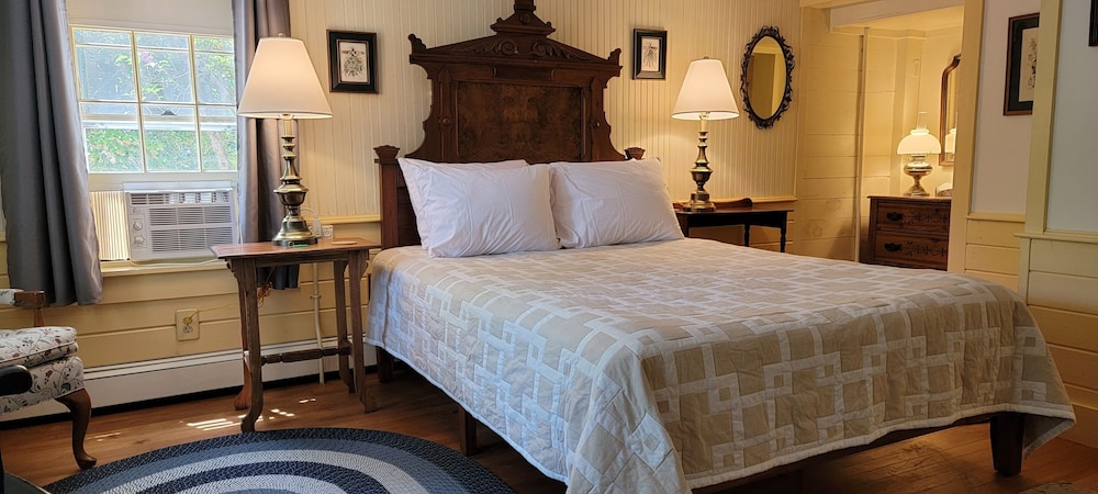 Hawks House Inn
