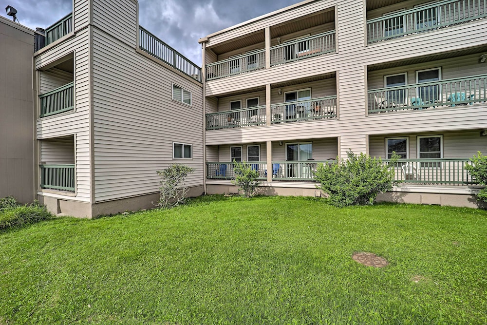 Hotel Beech Mountain Condo Near Hiking & Mountain Biking - Image 1