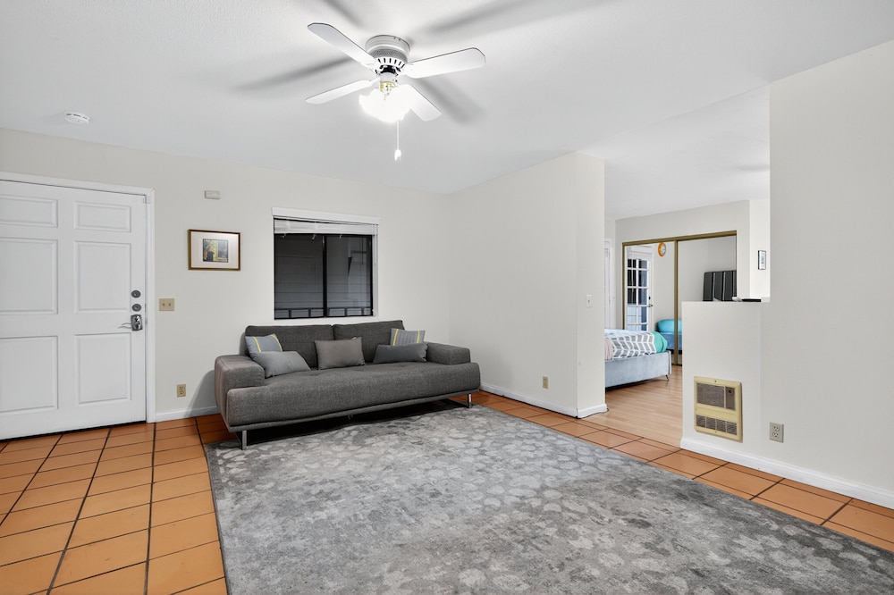 Spacious Mountain Getaway Game Room & Gazebo 5 Bedroom Villa