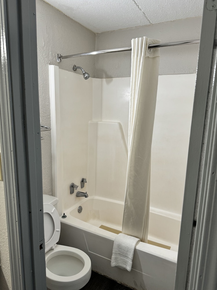 Milledgeville Vacations - Heritage Inn Milledgeville GA - Property Image 23