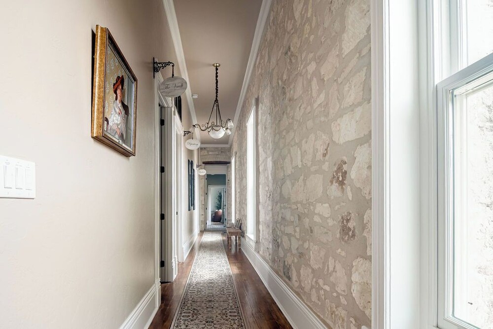 The Bank on Main St - Historic Luxury Suite W/rooftop Deck Overlooking Main Street