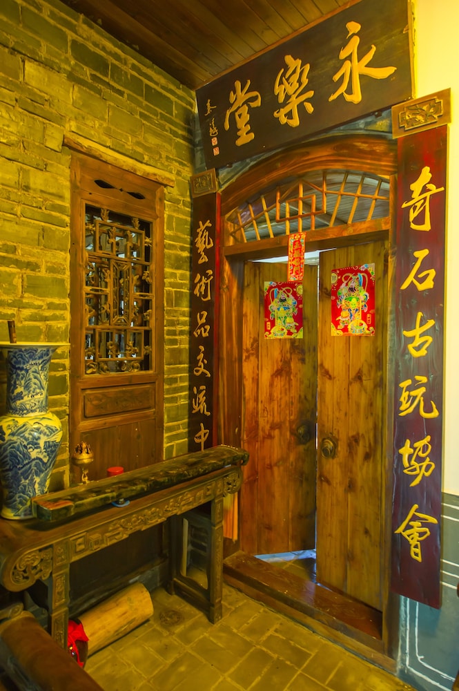 Yangshuo Scenic Mountain Retreat