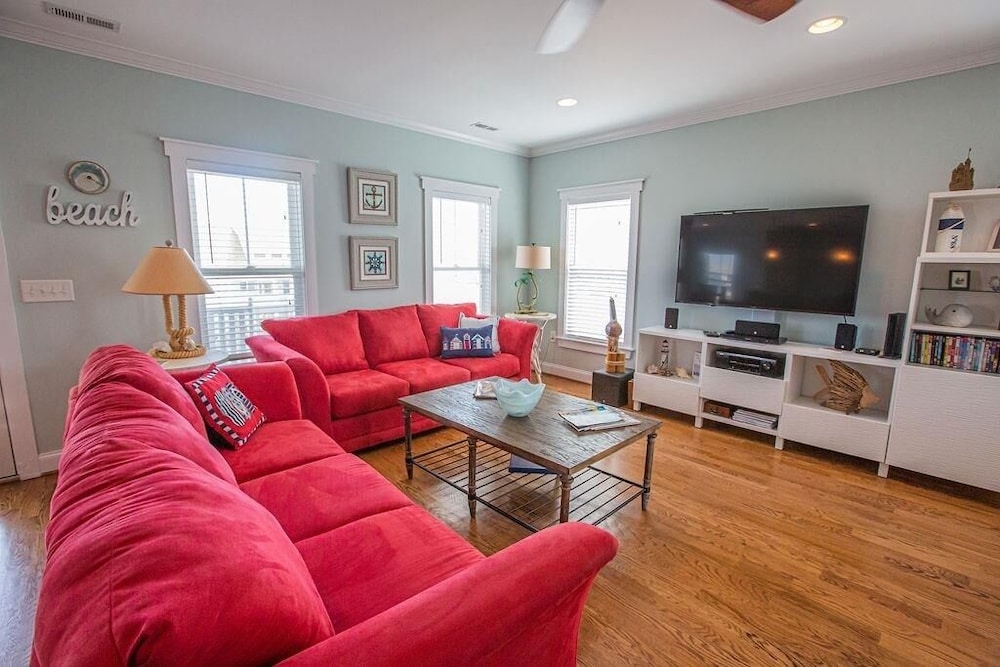 Life's A Beach 4 Bedroom Home by RedAwning