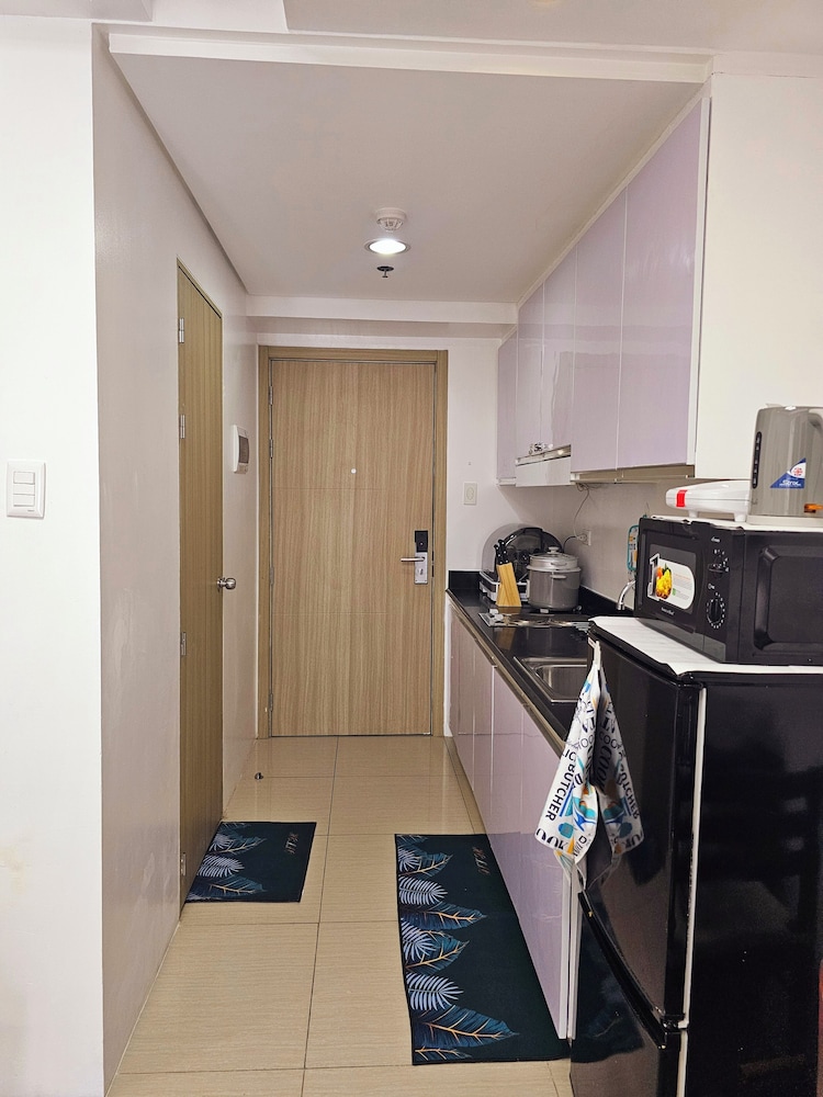 Hannah Crib at Shore Residences