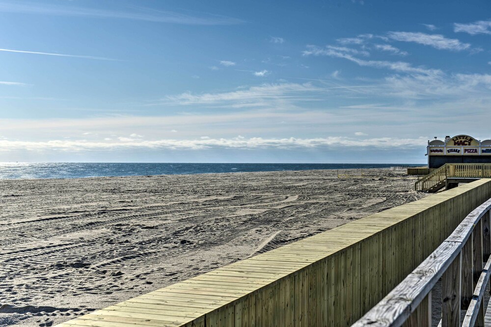 Gulf Coast Cottage - Walk to Beach & Boardwalk! view 5