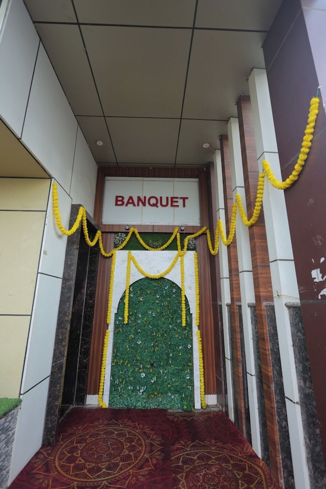 HOTEL SRG INN
