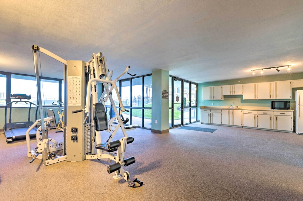 Balcony w/ Ocean Views: Daytona Beach Gem w/ Perks