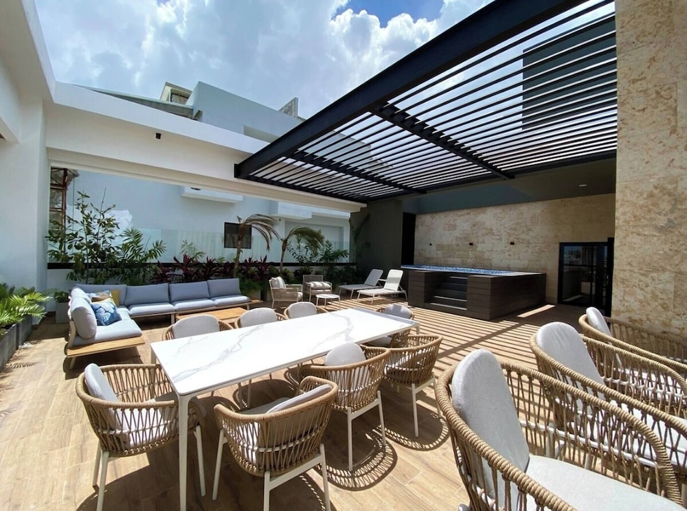 Luxurious Santo Domingo Apartment in Heart of the City, Wifi, Pool, Parking Free