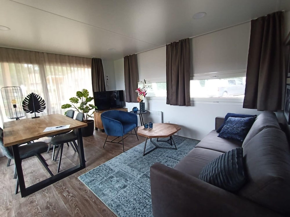 Modern Chalet With Air Conditioning view 4
