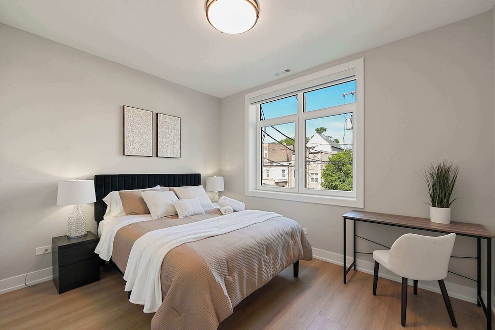 Chicago Modern Condo 2br2ba Balcony Free Park