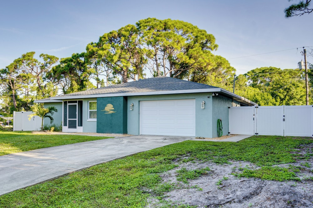 3 Mi to Manasota Key: Stylish Single-story Home!