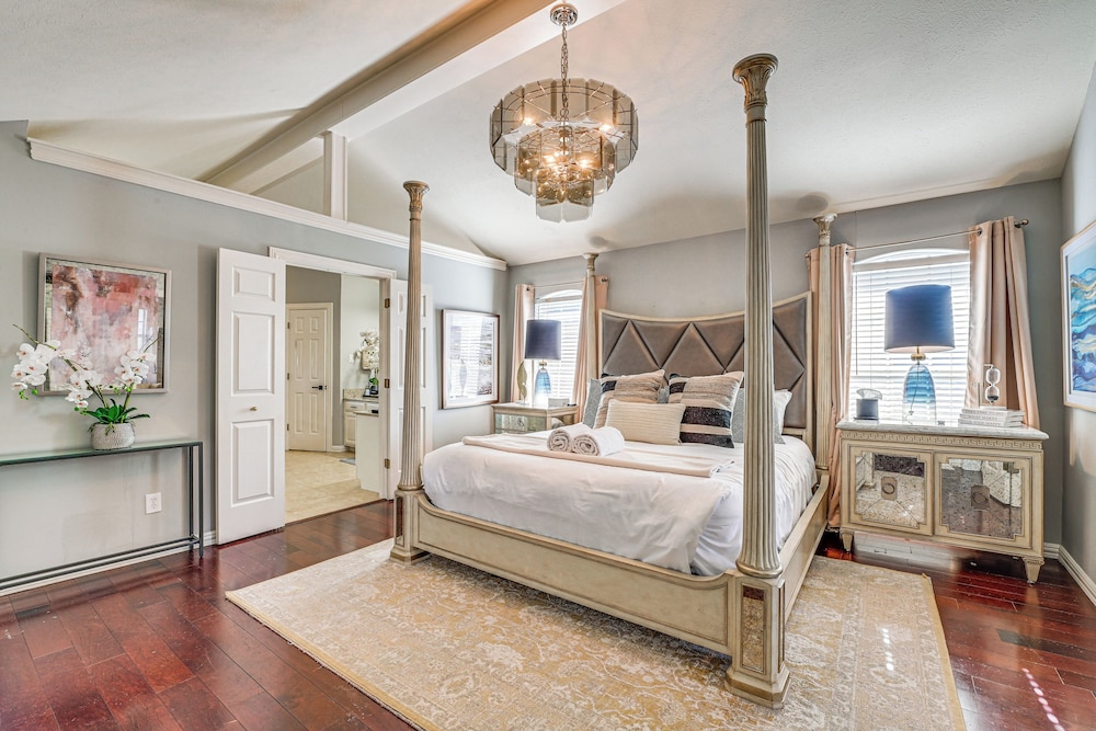 Relax By Pool, Soak in Hot Tub: Plano Home